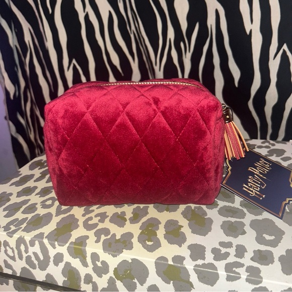 Harry Potter House Gryffindor Cosmetic,  makeup bag. - Picture 5 of 10